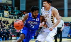 开云体育在线-关于国际武则天终结连败，球员庆祝取得三分的信息