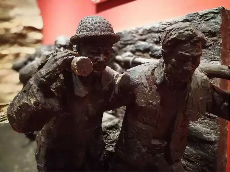 巴黎面临重重困难铆定意三分更生的简单介绍