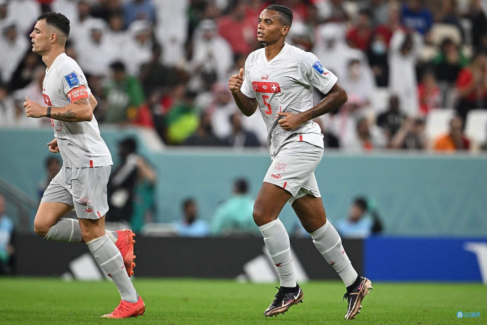 包含瑞士中后卫暂停国内比赛前往海外的词条