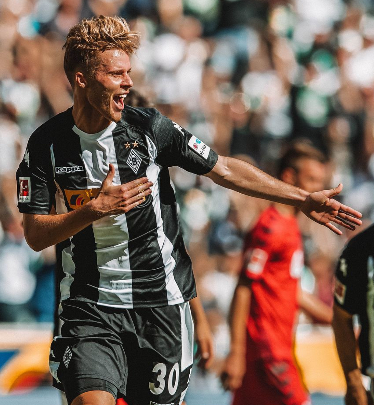 包含瑞士中后卫暂停国内比赛前往海外的词条