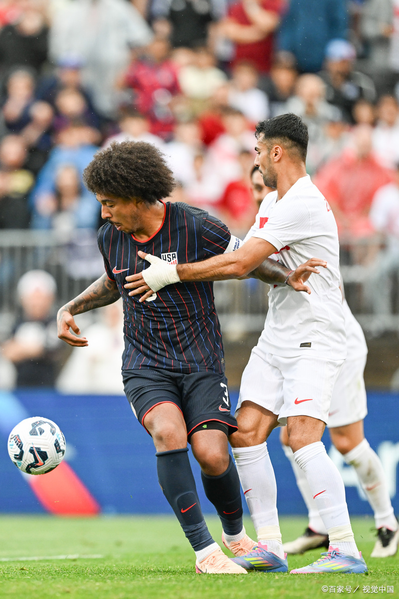 临门一脚，球员神奇抢射破门