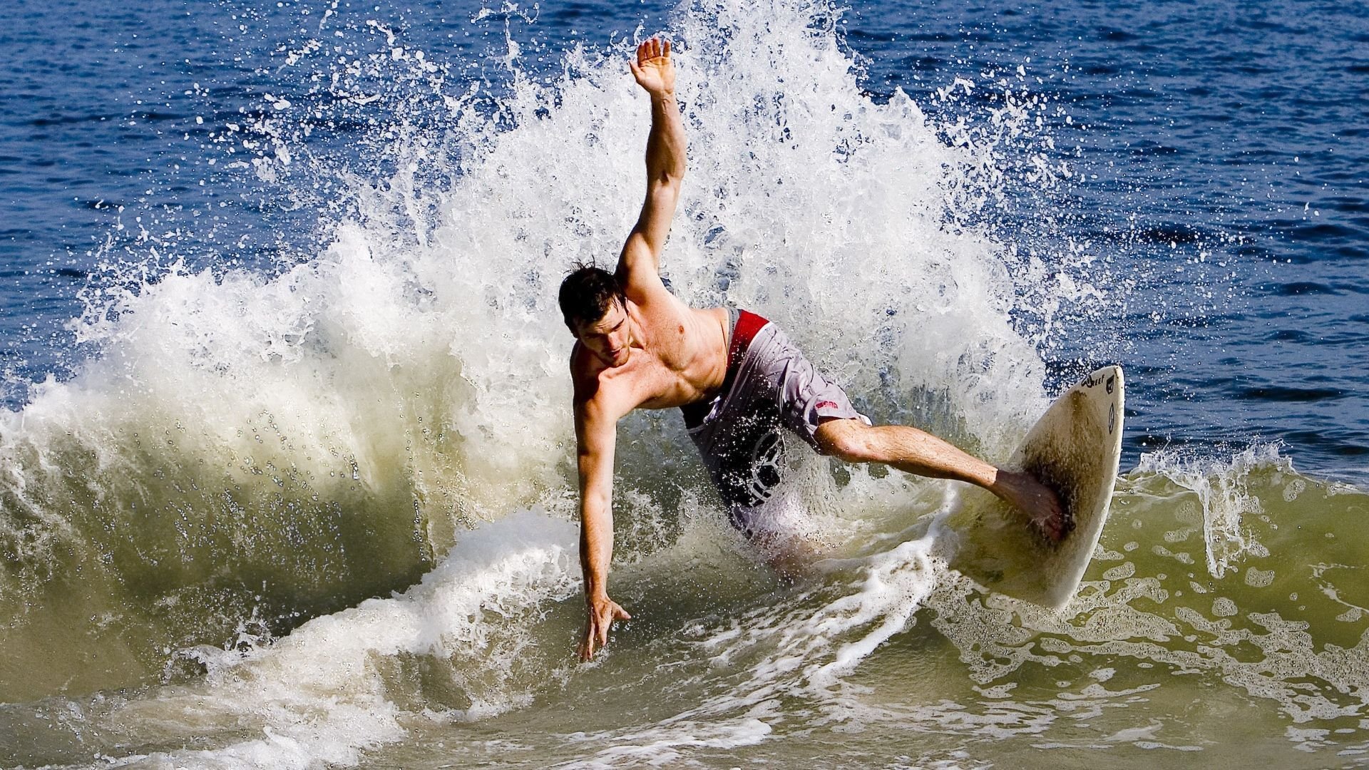 开云体育中国-欧冠淘汰赛之夜，德布劳内硬仗之王